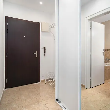 Location Air-conditioned Apartment *