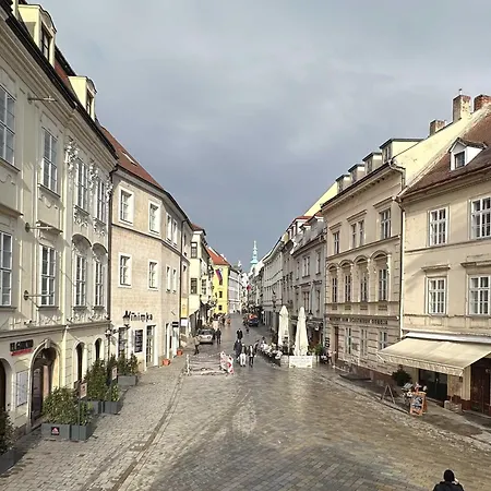 Location Air-conditioned * ブラチスラヴァ