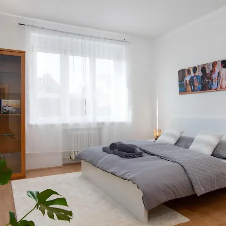 Location Air-conditioned * Pressburg